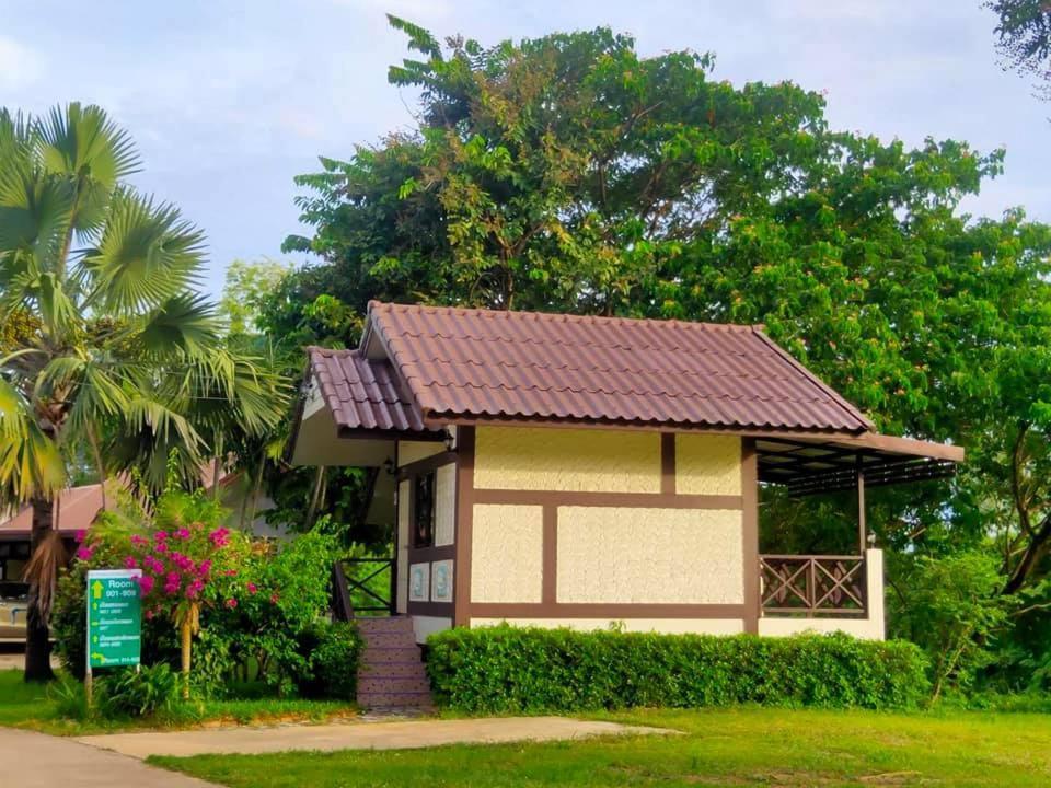 Rs Phong Riverside Resort Khon Kaen Esterno foto